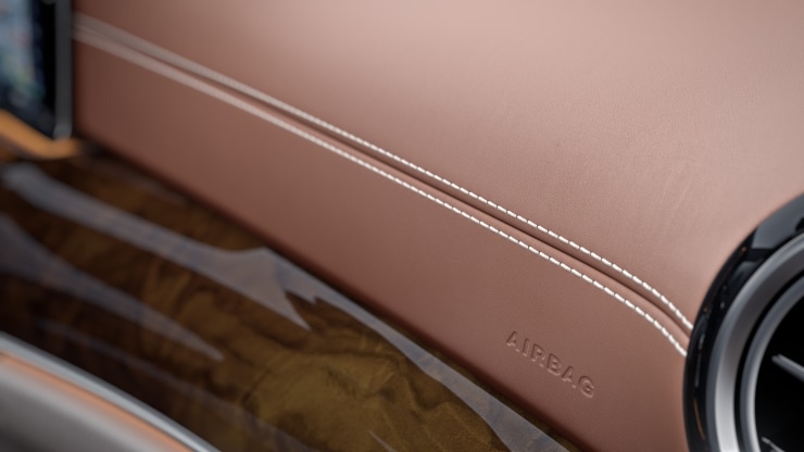 Instrumententafel und Bordkanten der T&uuml;ren in Leder Nappa Bild 1