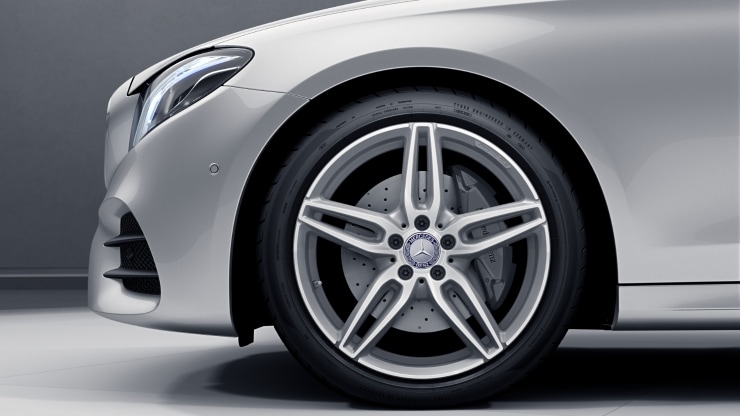 48,3 cm (19") AMG Leichtmetallräder im 5-Doppelspeichen-Design 1