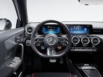 Mercedes-AMG A-Class Hatchback AMG高性能Nappa真皮/MICROCUT平底跑車方向盤