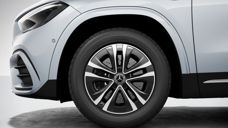 43,2 cm (17") Leichtmetallräder im 5-Doppelspeichen-Design 1