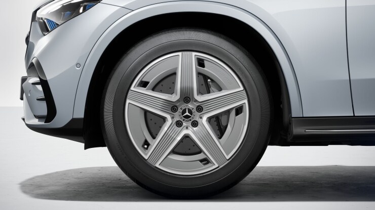 Llantas de aleaci&oacute;n AMG 48&comma;3 cm &lpar;19"&rpar; y 5 radios color gris t&aacute;ntalo Imagen 1