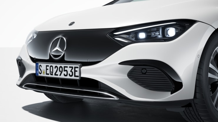 Kühlerverkleidung in Schwarz 1