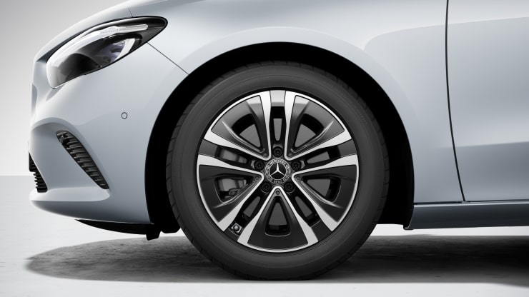 43,2 cm (17") Leichtmetallräder im 5-Doppelspeichen-Design 1