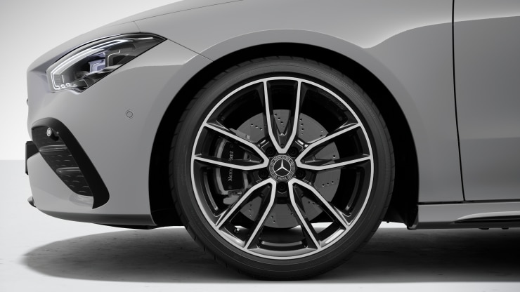 48,3 cm (19") AMG Leichtmetallräder im 5-Doppelspeichen-Design 1