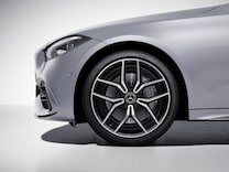 C-Class Saloon จานเบรกคู่หน้าขนาดใหญ่พร้อมรูระบายความร้อน