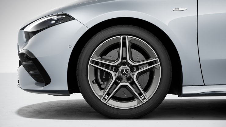 45&comma;7 cm &lpar;18"&rpar; AMG Leichtmetallr&auml;der im 5-Doppelspeichen-Design Bild 1