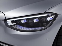 S-Class Sedan 多光束智慧型數位頭燈含動態投影迎賓功能