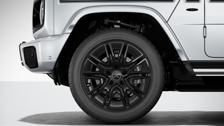 Llantas de aleaci&oacute;n AMG de 50&comma;8 cm &lpar;20"&rpar; y 10 radios color negro de alto brillo Imagen 1