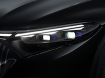 Mercedes-Maybach EQS SUV DIGITAL LIGHT with projection function