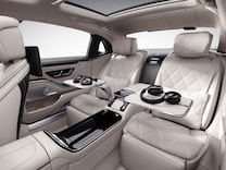 Mercedes-Maybach S-Class หูฟังแบบไร้สายจำนวน 2 ชุด สำหรับผู้โดยสารด้านหลัง