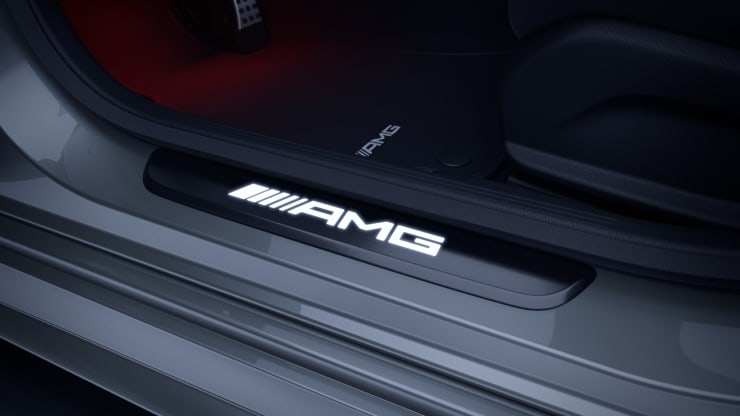 AMG Einstiegsleisten mit "AMG" Schriftzug, beleuchtet und mit Wechselcover 2