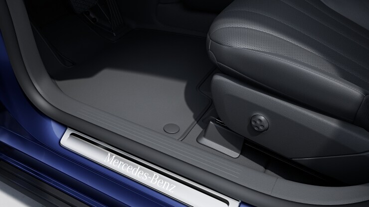 Baguettes de seuil &eacute;clair&eacute;es &agrave; l'avant et &agrave; l'arri&egrave;re avec monogramme &laquo; Mercedes-Benz &raquo; Image 1