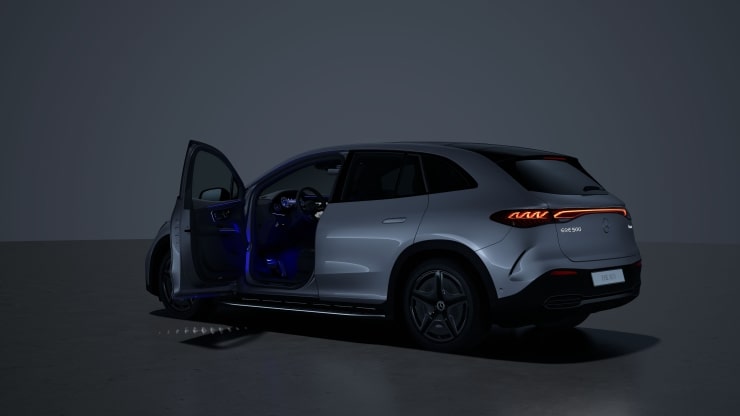 Umfeldbeleuchtung mit animierter Projektion des Mercedes-Benz Pattern&comma; 2-fach 2