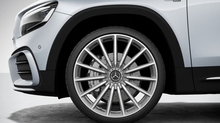 53,3 cm (21") AMG Leichtmetallräder im Vielspeichen-Design Bild 1
