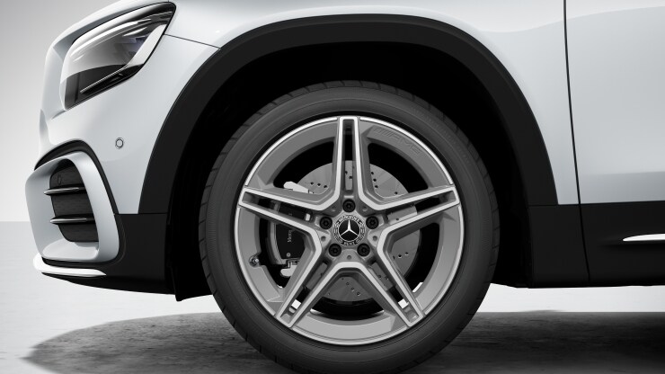 48,3 cm (19") AMG Leichtmetallräder im 5-Doppelspeichen-Design 1