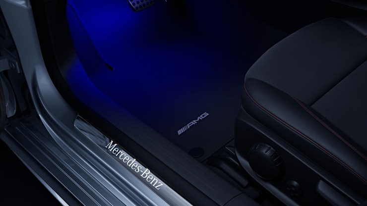 Einstiegsleisten mit "Mercedes-Benz" Schriftzug&comma; beleuchtet und mit Wechselcover Bild 1