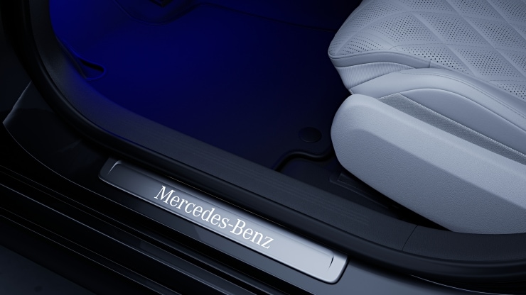 AMG Einstiegsleisten mit "AMG" Schriftzug&comma; beleuchtet und mit Wechselcover Bild 1