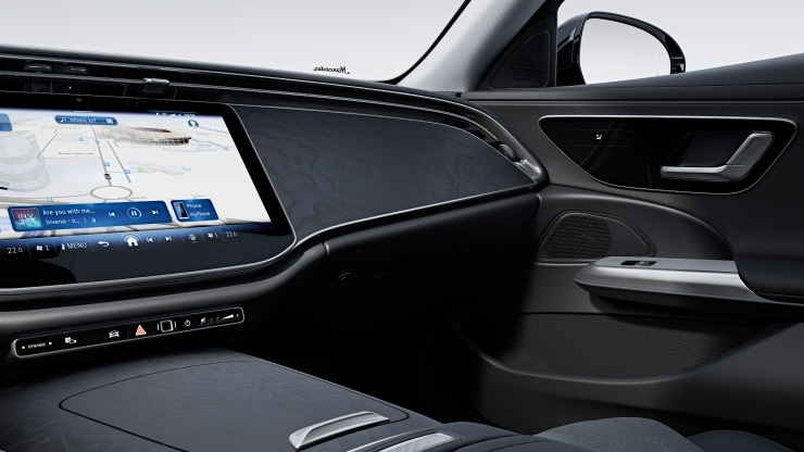 Zierelemente Holz Esche schwarz offenporig hinterleuchtet mit Mercedes-Benz Pattern 2