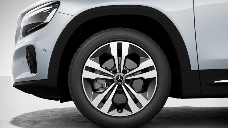 45,7 cm (18") Leichtmetallräder im 5-Doppelspeichen-Design 1