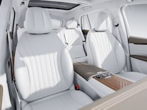 EQS SUV Luxury head restraints in the front