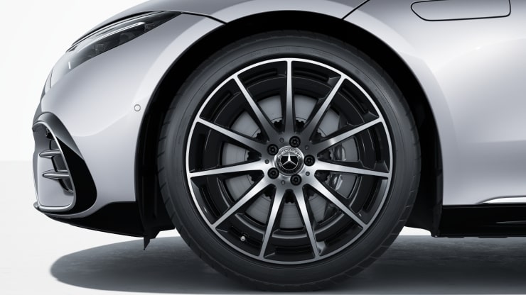 53,3 cm (21") AMG Leichtmetallräder im Vielspeichen-Design Bild 1
