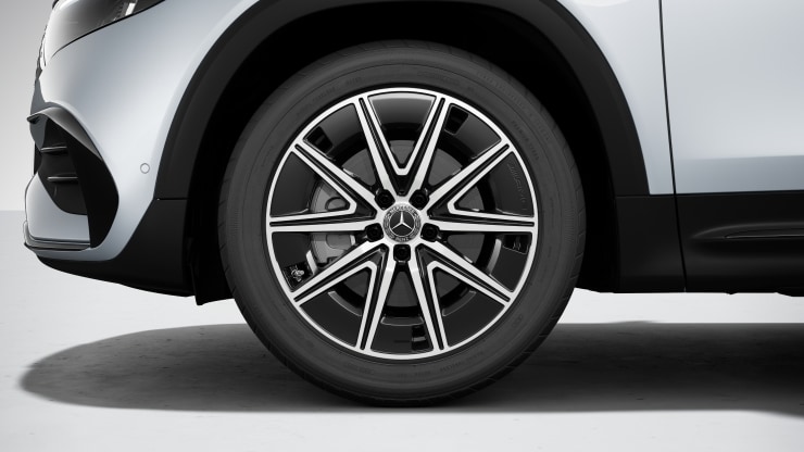 Jantes alliage AMG 48&comma;3&nbsp;cm &lpar;19"&rpar; &agrave; 10 branches&nbsp;Gris tantale &sol; argent Image 1