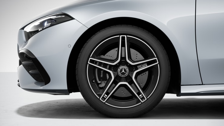 Llantas de aleaci&oacute;n AMG de 45&comma;7 cm &lpar;18"&rpar; y 5 radios dobles Imagen 1