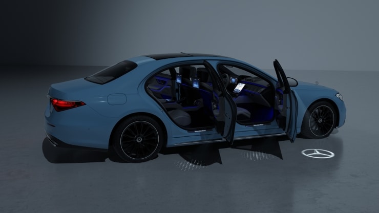 Umfeldbeleuchtung mit animierter Projektion des Mercedes-Benz Pattern Bild 1