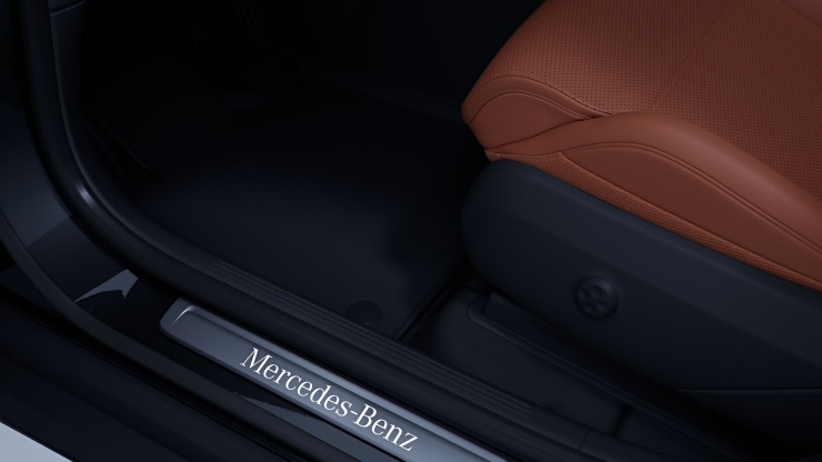 Baguettes de seuil &eacute;clair&eacute;es &agrave; l'avant et &agrave; l'arri&egrave;re avec monogramme &laquo; Mercedes-Benz &raquo; Image 1