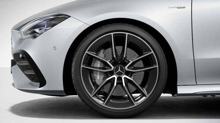 48,3 cm (19") AMG Leichtmetallräder im 5-Doppelspeichen-Design Bild 1