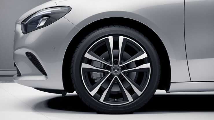 45&comma;7 cm &lpar;18"&rpar; Leichtmetallr&auml;der im 5-Doppelspeichen-Design Bild 1