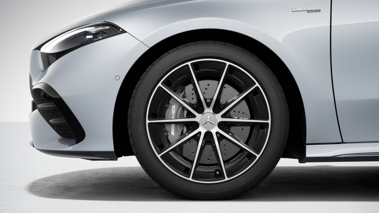 45,7 cm (18") AMG Leichtmetallräder im 10-Speichen-Design Bild 1