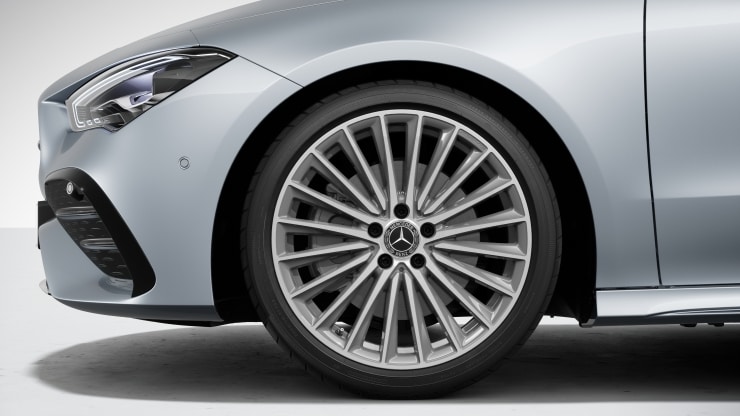 48,3 cm (19“) AMG Leichtmetallräder im Vielspeichen-Design Bild 1