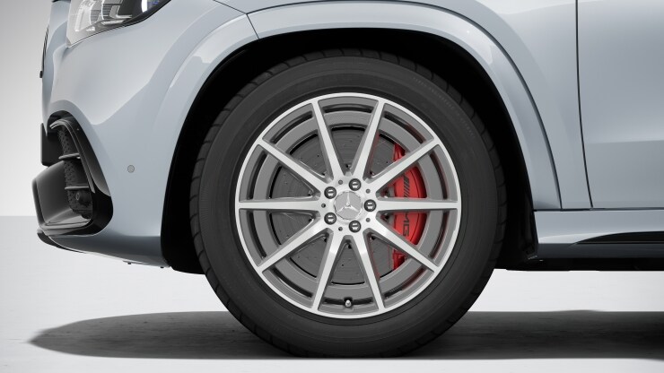 53,3 cm (21") AMG Leichtmetallräder im 10-Speichen-Design 1