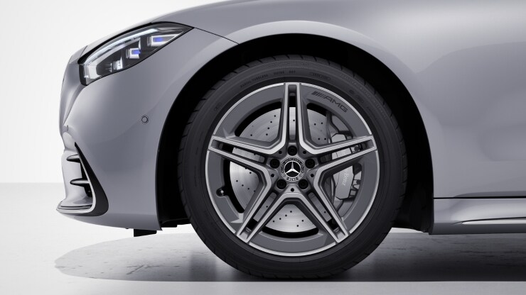 48,3 cm (19") AMG Leichtmetallräder im 5-Doppelspeichen-Design 1