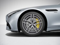 Mercedes-AMG SL Roadster Yellow-painted brake callipers