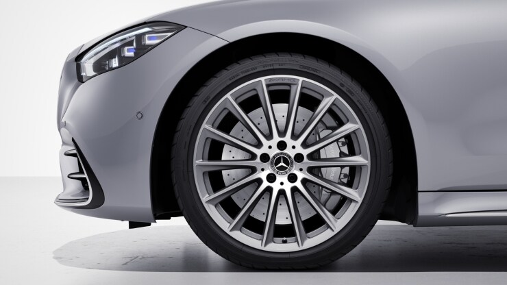 Llantas aleaci&oacute;n AMG de 50&comma;8 cm &lpar;20"&rpar; en dise&ntilde;o multirradio&comma; color gris Himalaya y pulidas Imagen 1