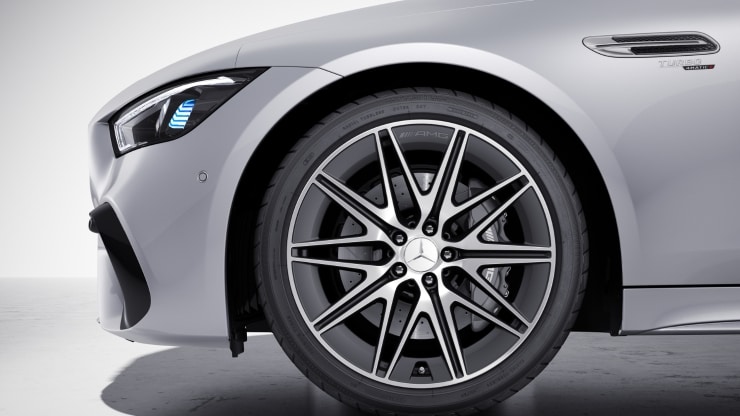 50,8 cm (20") AMG Leichtmetallräder im 10-Doppelspeichen-Design Bild 1