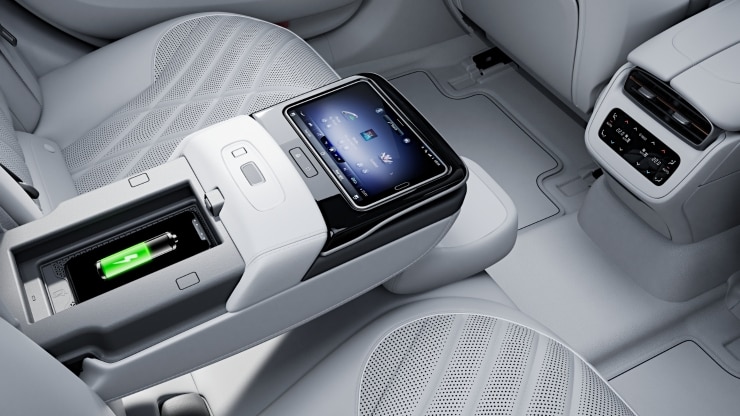 Kabelloses Ladesystem für mobile Endgeräte im Fond 1