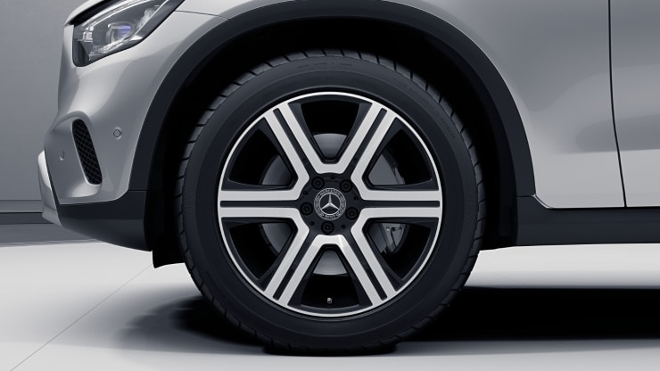 48&comma;3 cm &lpar;19"&rpar; Leichtmetallr&auml;der im 6-Speichen-Design Bild 1