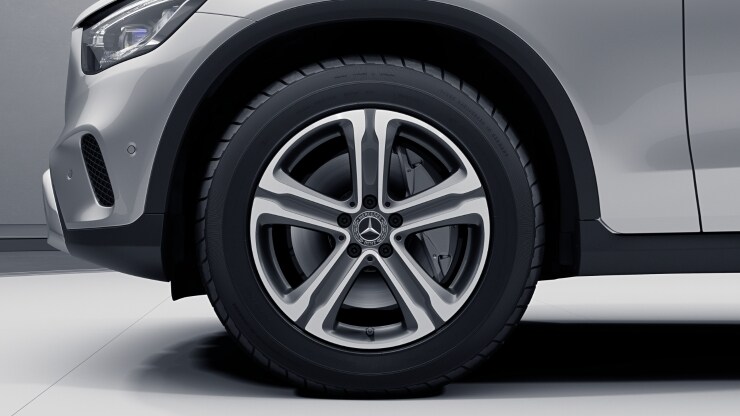 45&comma;7 cm &lpar;18"&rpar; Leichtmetallr&auml;der im 5-Speichen-Design Bild 1