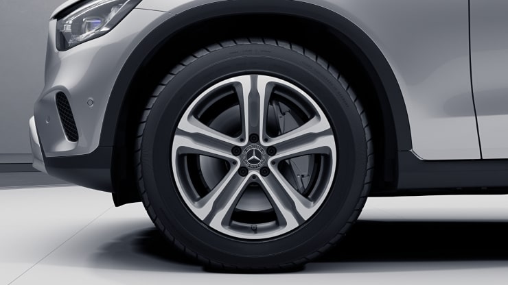 45&comma;7 cm &lpar;18"&rpar; Leichtmetallr&auml;der im 5-Speichen-Design Bild 1