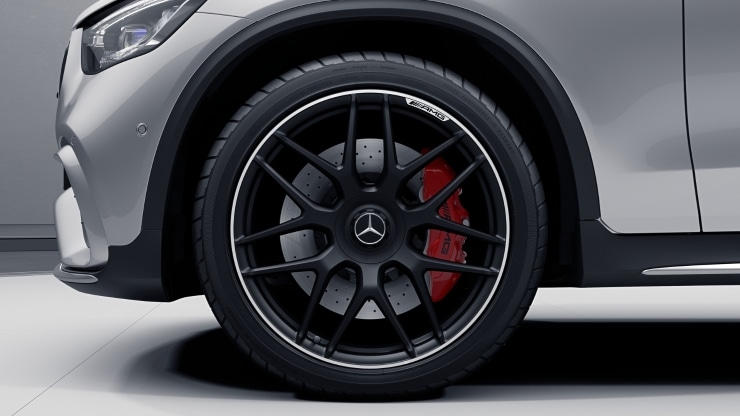 53,3 cm (21") AMG Schmiederäder im Kreuzspeichen-Design Bild 1