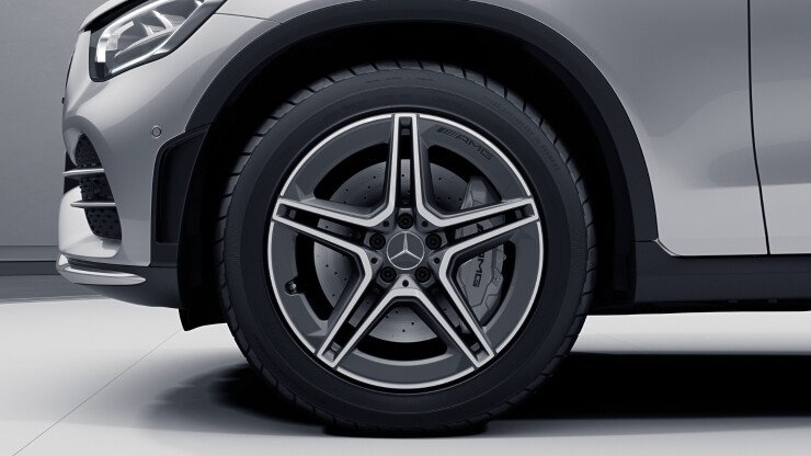 Jantes alliage AMG 48&comma;3 cm &lpar;19"&rpar; &agrave; 5 doubles branches Finition gris tr&eacute;molite&sol;naturel brillant&comma; avec Image 1