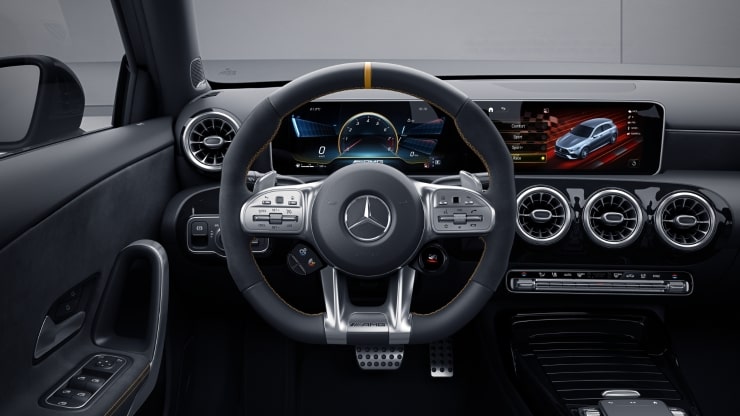 Serienausstattung Mercedes-AMG f&uuml;r Mercedes-AMG A 45 S 4MATIC&plus; 7