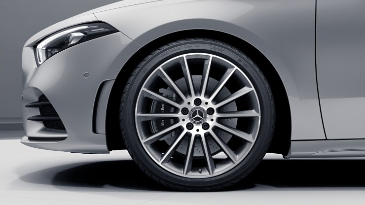 48,3 cm (19") AMG Leichtmetallräder im Vielspeichen-Design Bild 1