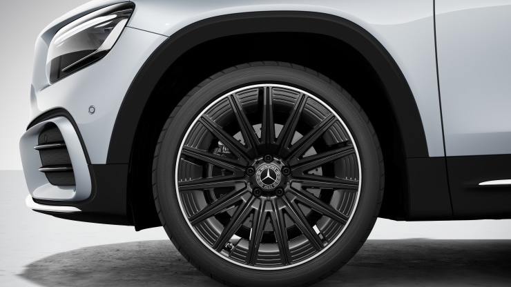 50,8 cm (20") AMG Leichtmetallräder im Vielspeichen-Design 1