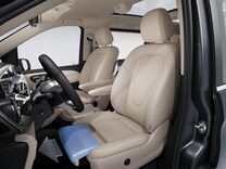 V-Class  Seat cushion length adjustment, driver