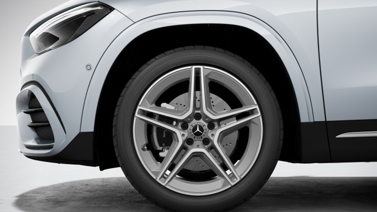 Llantas de aleación AMG de 19" en diseño de 5 radios dobles Imagen 1