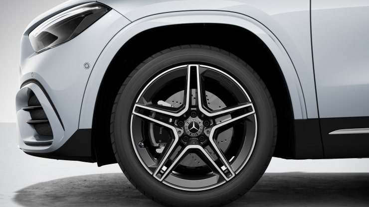 19" AMG Leichtmetallräder im 5-Doppelspeichen-Design 1